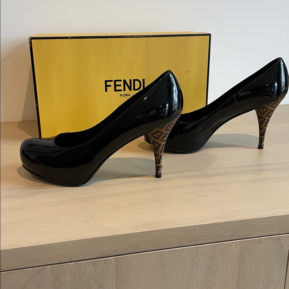 Fendi Glossy Black Heels with Logo Accent